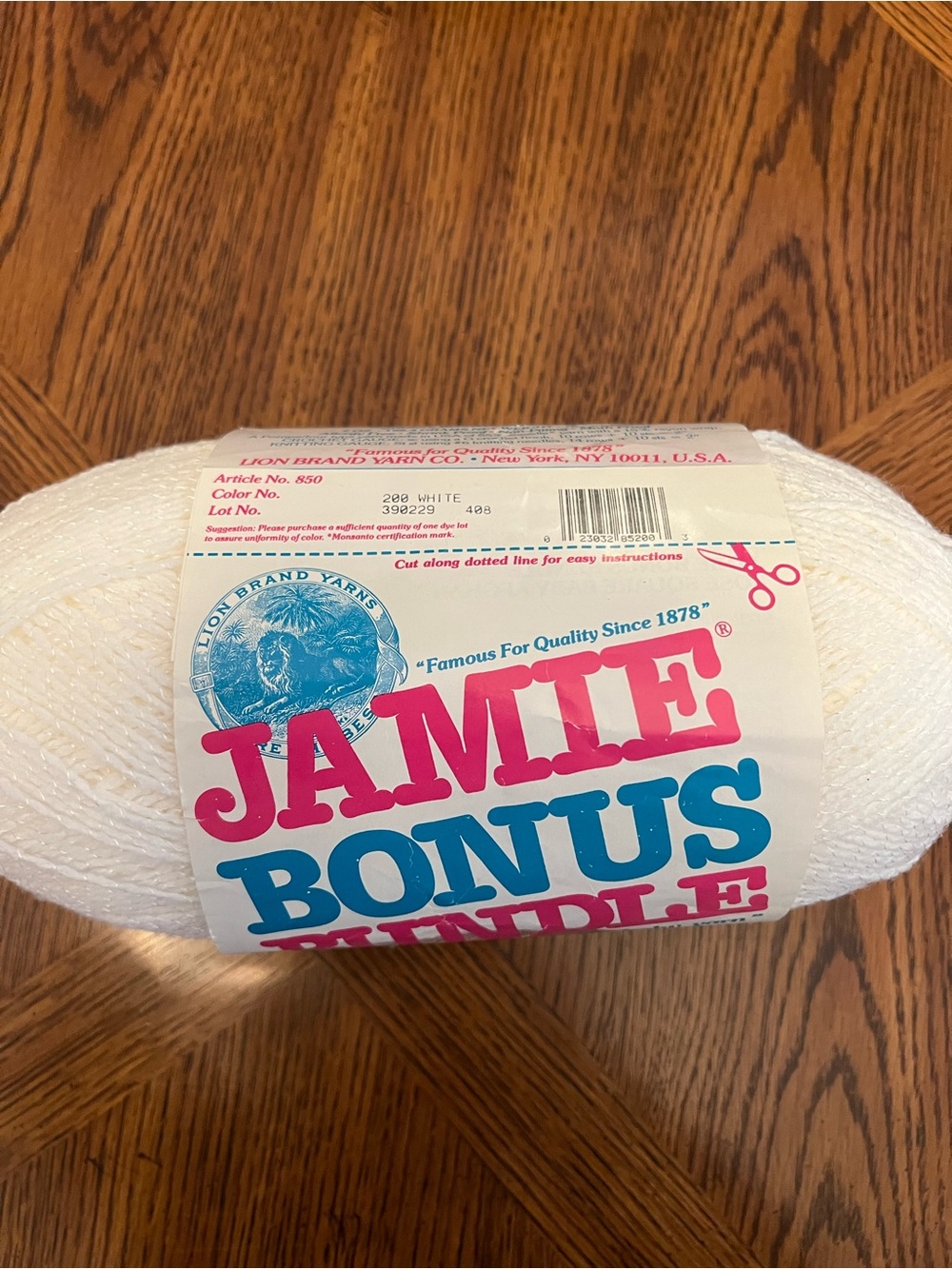 Jamie Bonus Bundle Lion Brand Acrylic yarn white